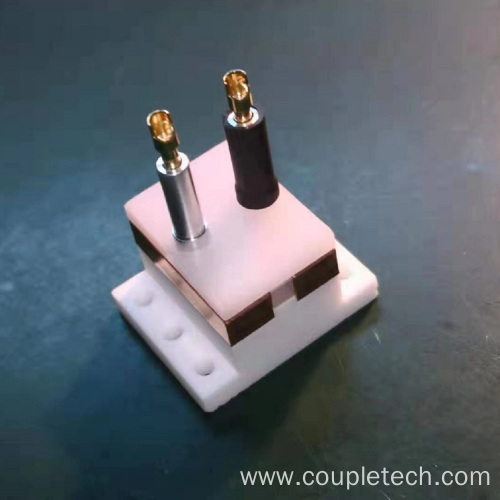 ¿Qué hace que una celda de Pockels sea un componente electroóptico esencial en los sistemas láser modernos?